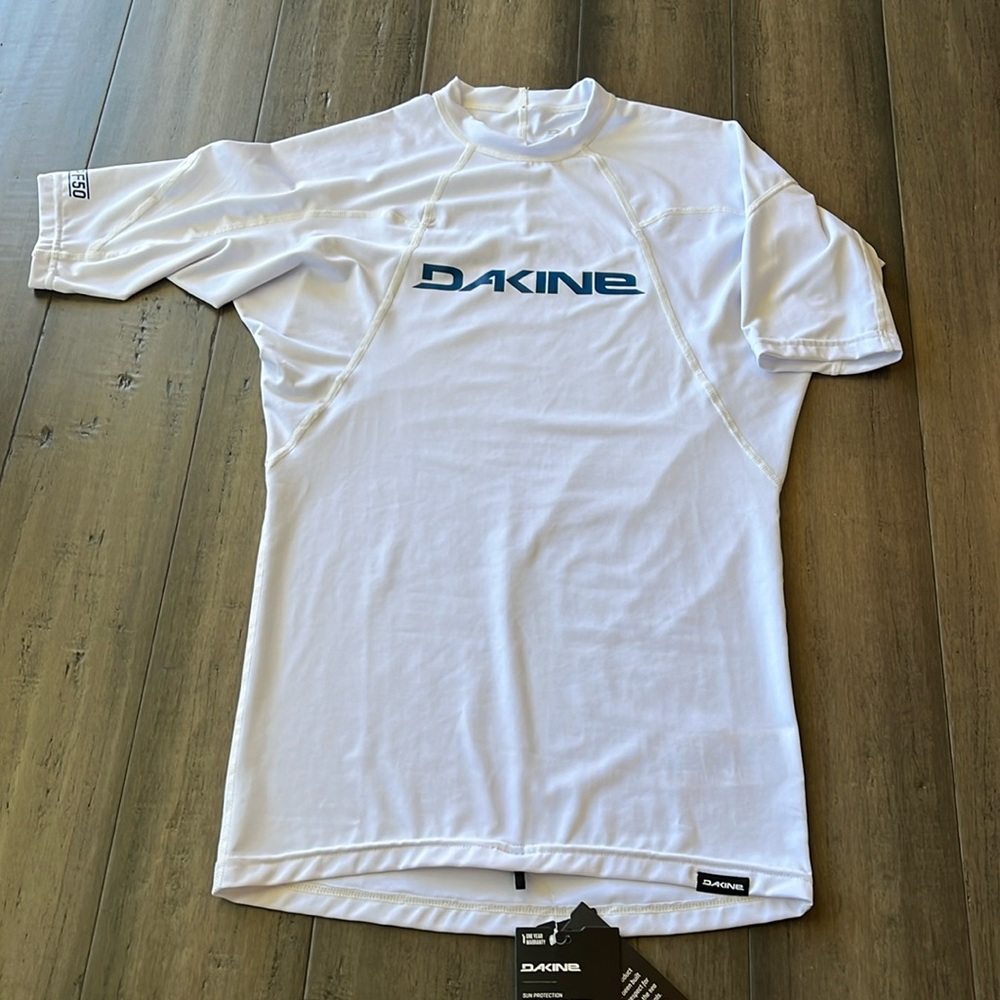 DAKINE Men’s Rash Guard NWT